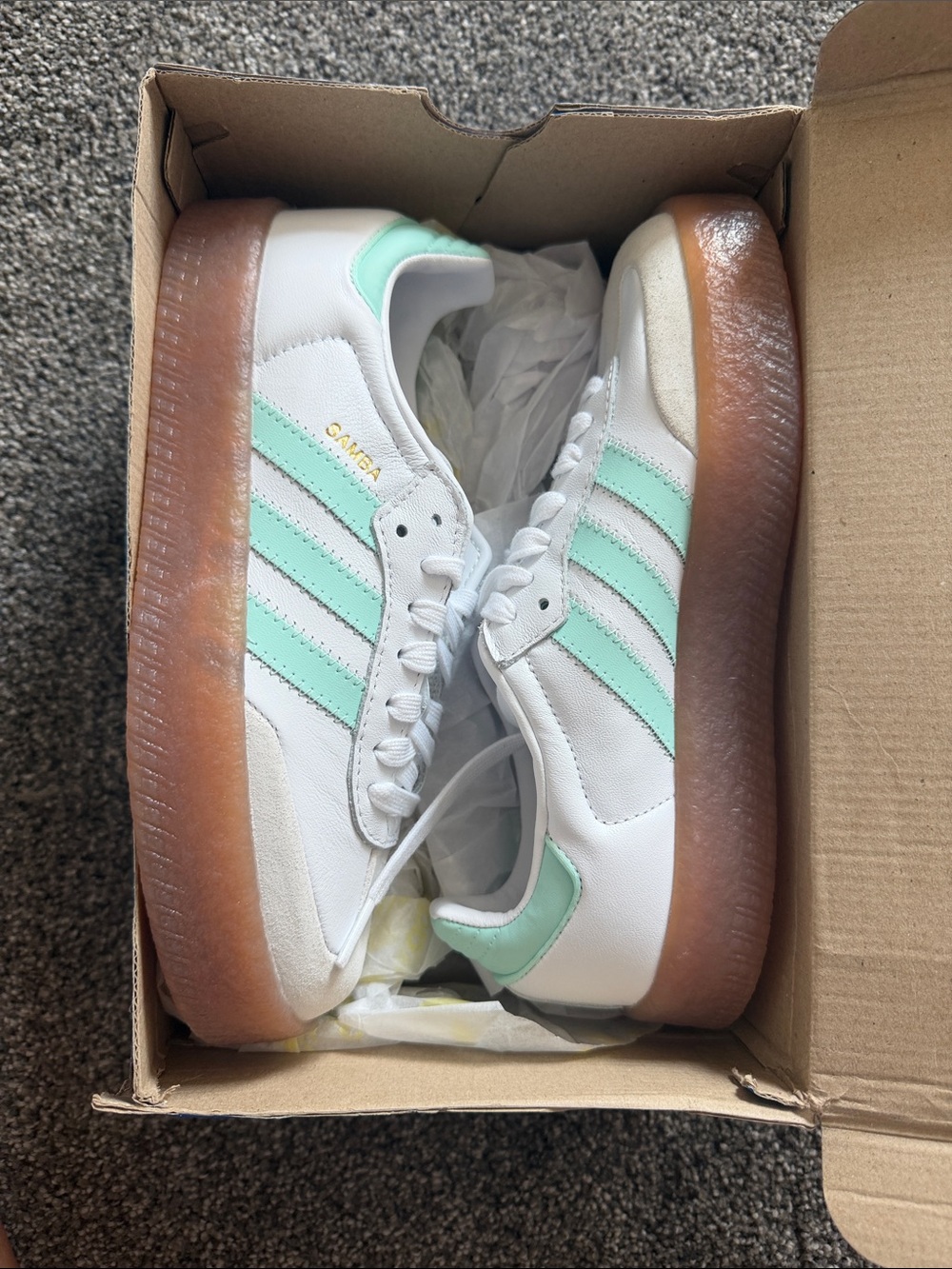 adidas Samba Sneakers in White & Mint Green. Unisex kids 5. Or women’s 6 - Picture 8 of 10